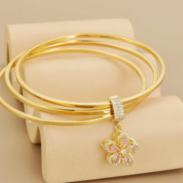 Stainless Steel  Bracelet With Rotating 5-Petal Flower Design, Gold Color